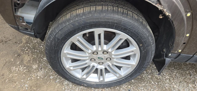 255/35r20 Pirelli Cinturato Tires+ Wheel - 2010 Land Rover Lr4, dovoz Kanada — foto 1
