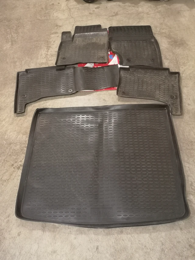 Porsche Cayenne Rubber Floor Mats and Cargo Liner, dovoz Kanada — foto 1