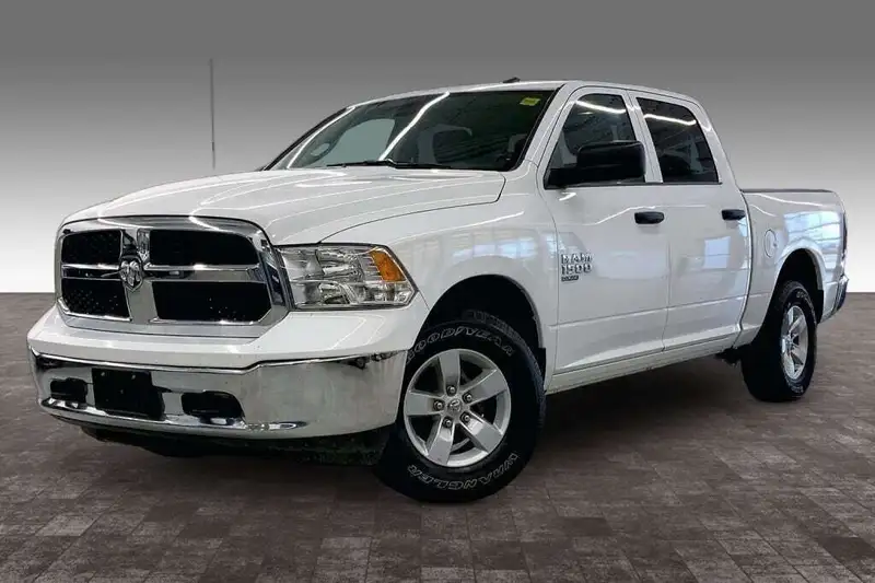 2023 RAM 1500 Classic, biela, 42 469 km, dovoz Kanada — foto 1