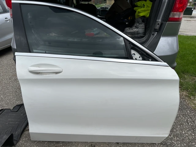 2015-2021 Mercedes C Class Passanger doors and blatník OE, dovoz Kanada — foto 1