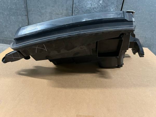 2015-2020 Chevrolet Tahoe Suburban pravý pravá strana Xenon HID světlomet OE, dovoz USA — foto 7 z 12
