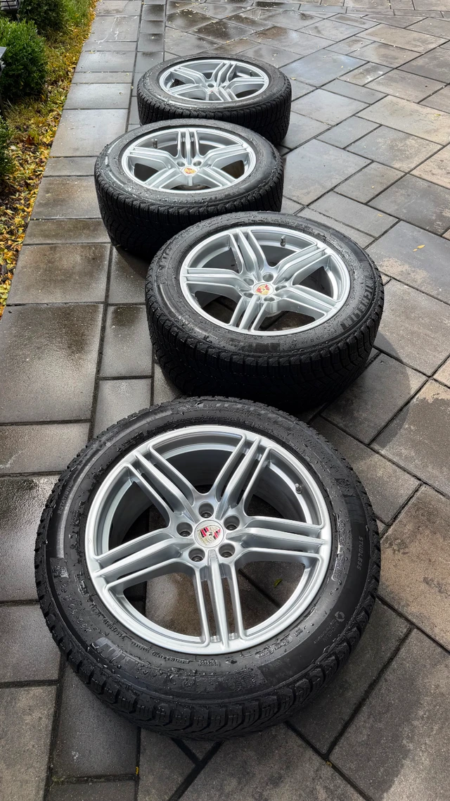 Michelin X-Ice Winter Tires, Original Porsche Macan Rims (TPMS), dovoz Kanada — foto 1