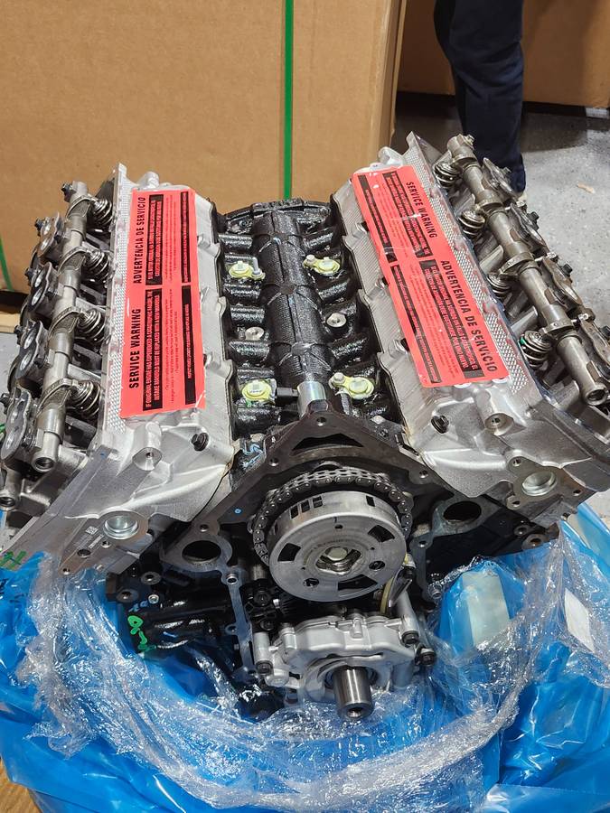 Brand nový 5.7L V8 Hemi Long Block Engine OE Mopar 68409309AA NON-MDS, dovoz USA — foto 1