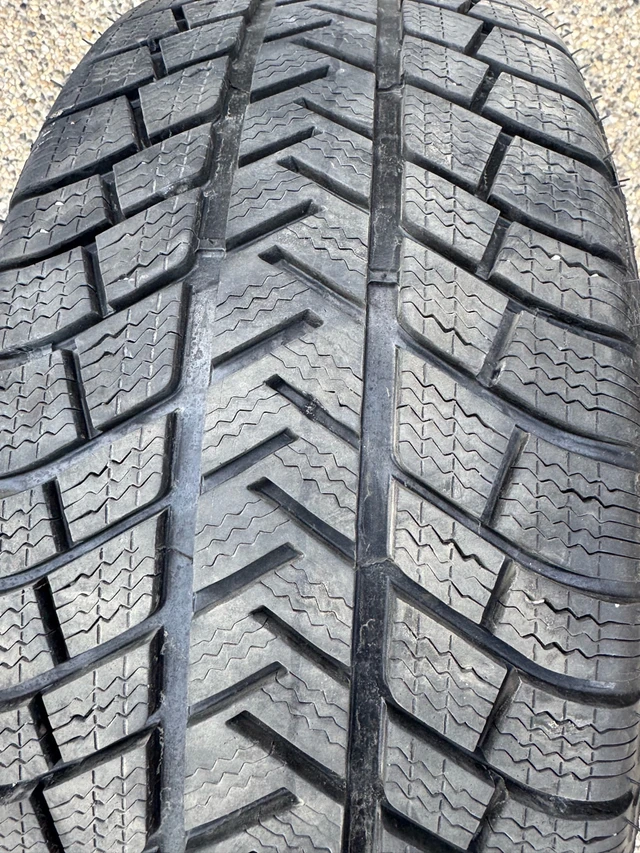 Michelin Latitude Alpine Winter Tires on Porsche Alloy Rims, dovoz Kanada — foto 1