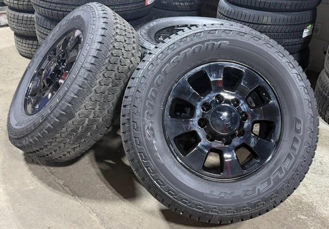 2016–2026 F-250/F-350 18” Black Rims & Bridgestone A/T Tires, čierna, dovoz Kanada — foto 1