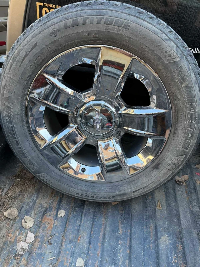 6 bolt OE Chevy chrome rims with TPMS, dovoz Kanada — foto 1