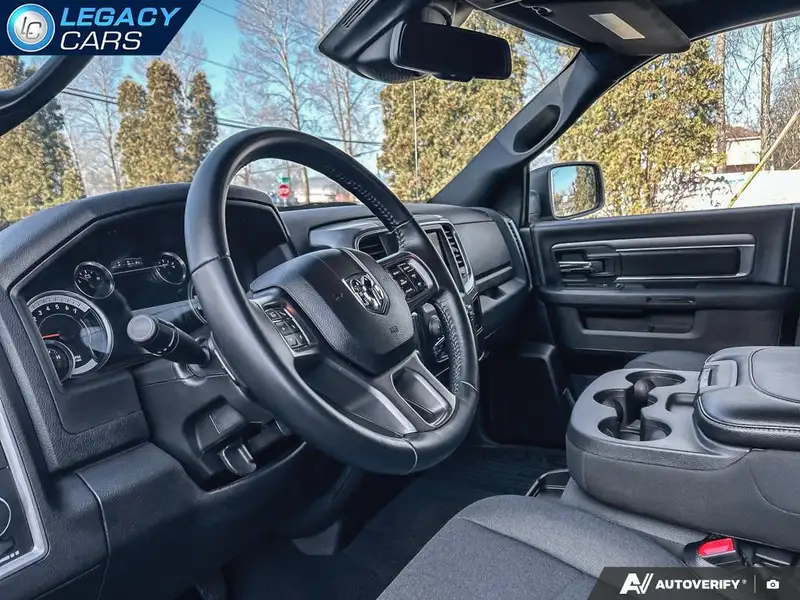 2023 RAM 1500 Classic, modrá, 9 321 km, dovoz Kanada — foto 11 z 12