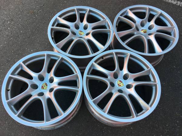 sada Genuine OE 21X10 ET50 Porsche Cayenne GTS rims good cond, dovoz Kanada — foto 1