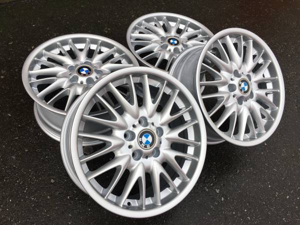 RARE - sada 18" Genuine BMW MV1 style 72 rims in showroom cond, dovoz Kanada — foto 1
