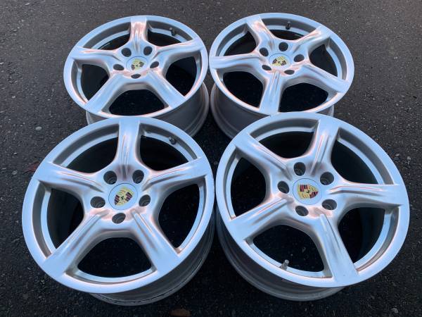 sada Genuine OE 18X8 18X9 Porsche Panamera rims in exc cond, dovoz Kanada — foto 1
