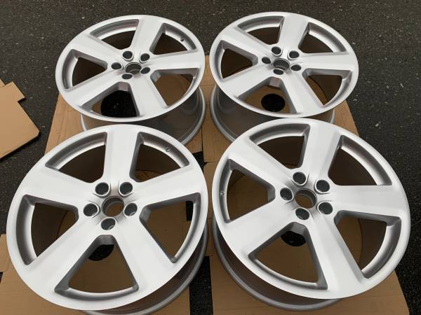 STUNNING - sada Genuine OE Audi A8 19x9" ET44 rims Like nový, dovoz Kanada — foto 1
