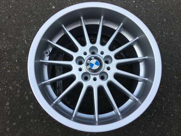 1 X RARE Genuine BMW Style 32 18x9 zadní Rim in showroom cond, dovoz Kanada — foto 1
