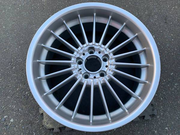RARE Single Genuine 19X8.5 inch ALPINA classic rim ET20 72.56mm, dovoz Kanada — foto 1