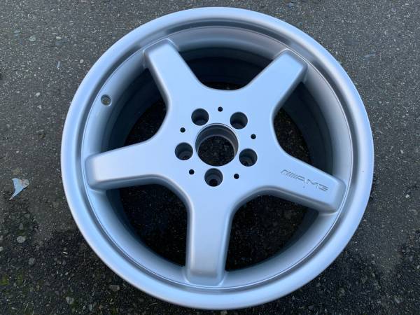 1 x Genuine Mercedes AMG 18x9 zadní rim E Class Series Like nový, dovoz Kanada — foto 1