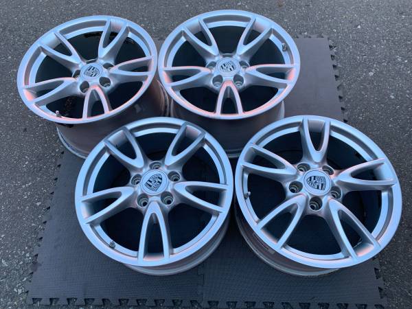 sada Genuine Porsche 18X8/11" 997 Targa 4 rims in exc cond, dovoz Kanada — foto 1