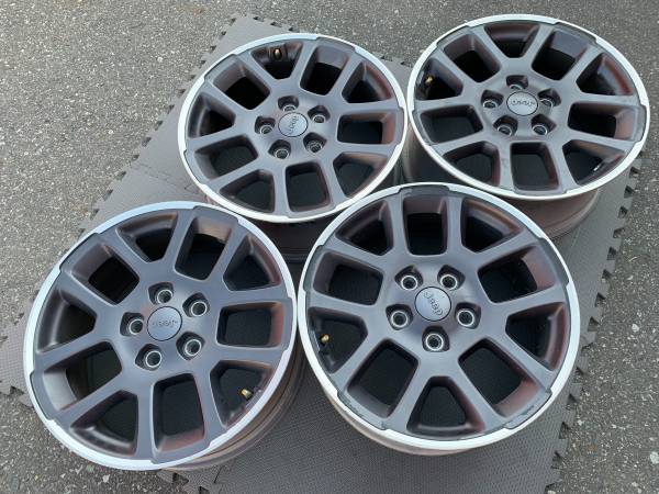 sada Jeep Gladiator 18" Factory OE Wheels 6KC89TRMAA, dovoz Kanada — foto 1