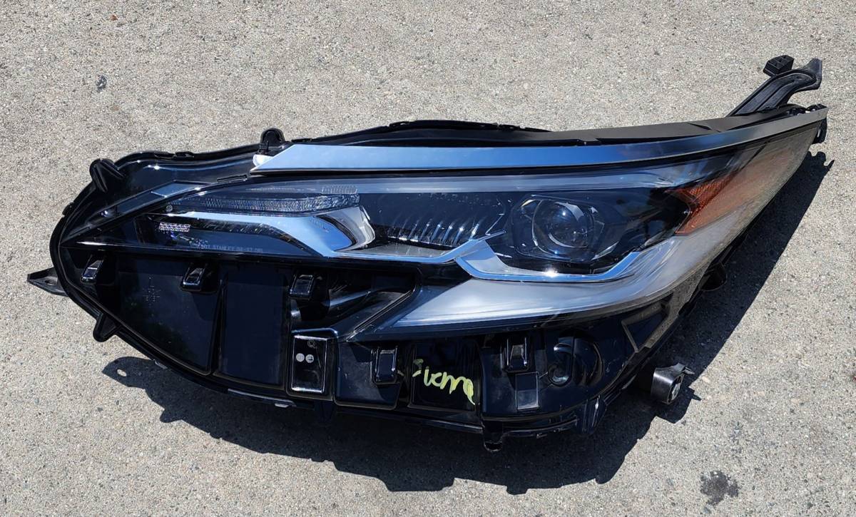 2021 2022 2023 2024 2025 Toyota Sienna levý světlomet Xenon, dovoz USA — foto 1