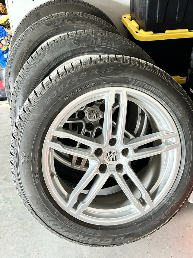 Porsche Macan Winter Tires with Rims, dovoz Kanada — foto 1