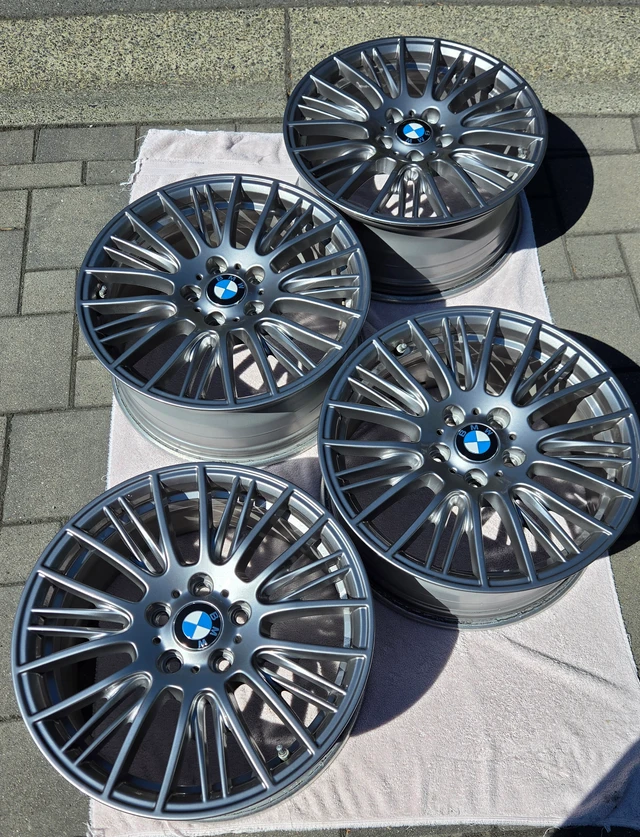 Genuine BMW Style 388 18" Rim sada with Centre Caps (sada 4), dovoz Kanada — foto 1