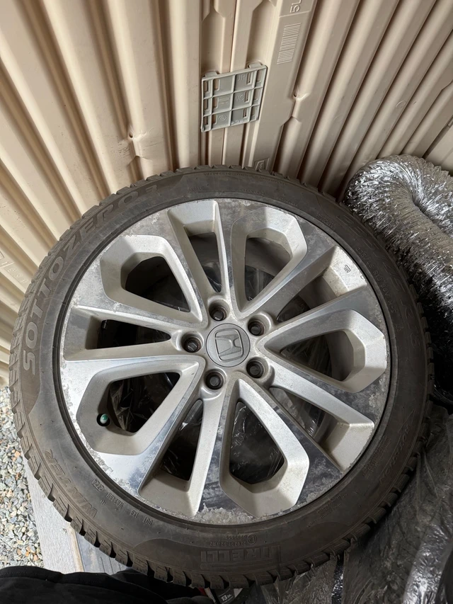 Pirelli Sottozero 3 Winter Tires 235/45R18 + Honda OE Wheels, dovoz Kanada — foto 1 | AMECAR Pirelli Sottozero 3 Winter Tires 235/45R18 + Honda OE Wheels, dovoz Kanada — foto 1