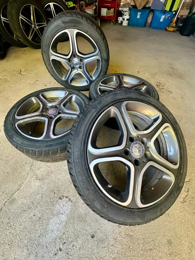 Mercedes-Benz CLA250 17-inch Rims and Winter Tires, dovoz Kanada — foto 1