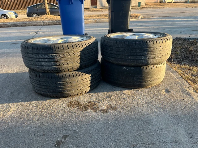 Ford Focus Original Rims with 205 50 R16 Tires, dovoz Kanada — foto 3 z 5