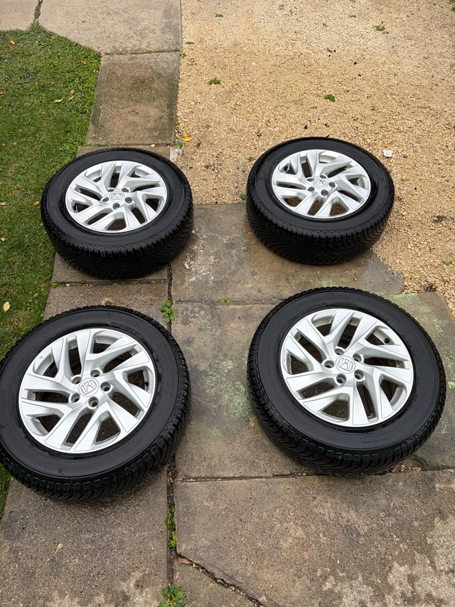 2016 Honda CRV - Michelin All-weather Tires on Rims, dovoz Kanada — foto 1 | AMECAR 2016 Honda CRV - Michelin All-weather Tires on Rims, dovoz Kanada — foto 1