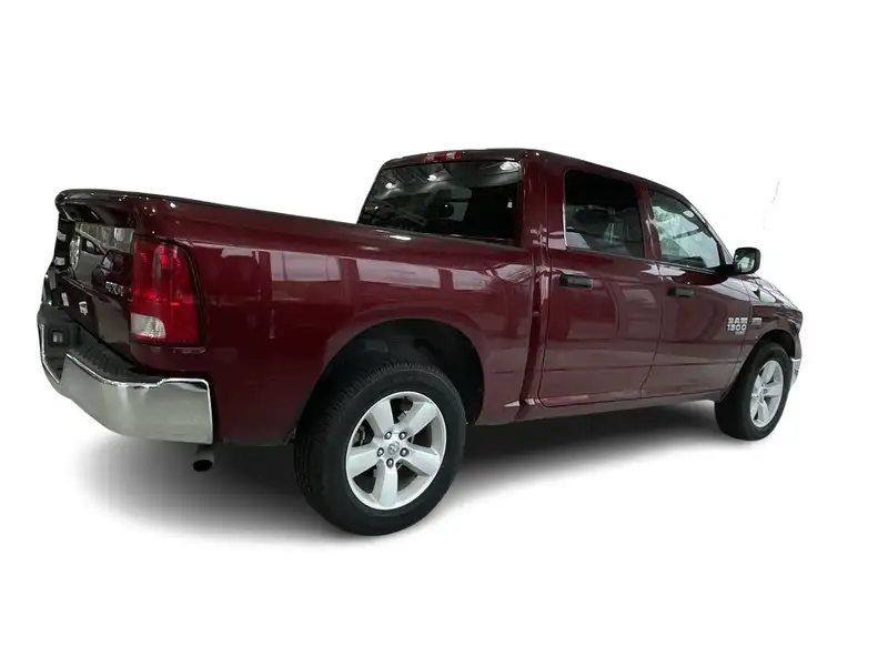 2023 RAM 1500 Classic, červená, 42 873 km, dovoz Kanada — foto 2 z 12
