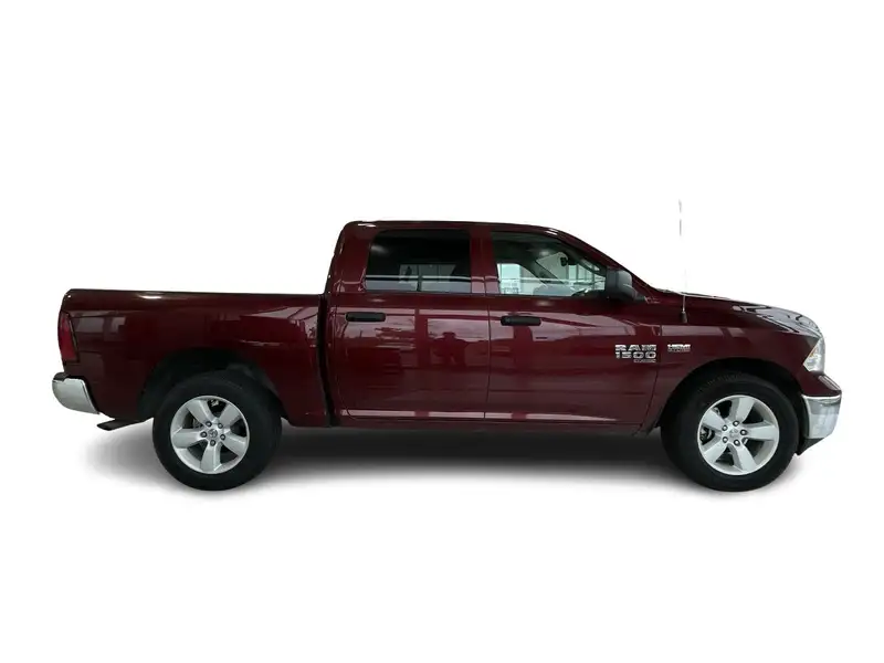 2023 RAM 1500 Classic, červená, 42 873 km, dovoz Kanada — foto 3 z 12