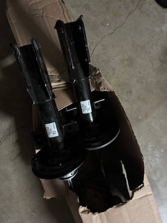 přední gas struts and zadní gas shocks OE, for 2017 GMC Acadia Denali, dovoz USA — foto 1