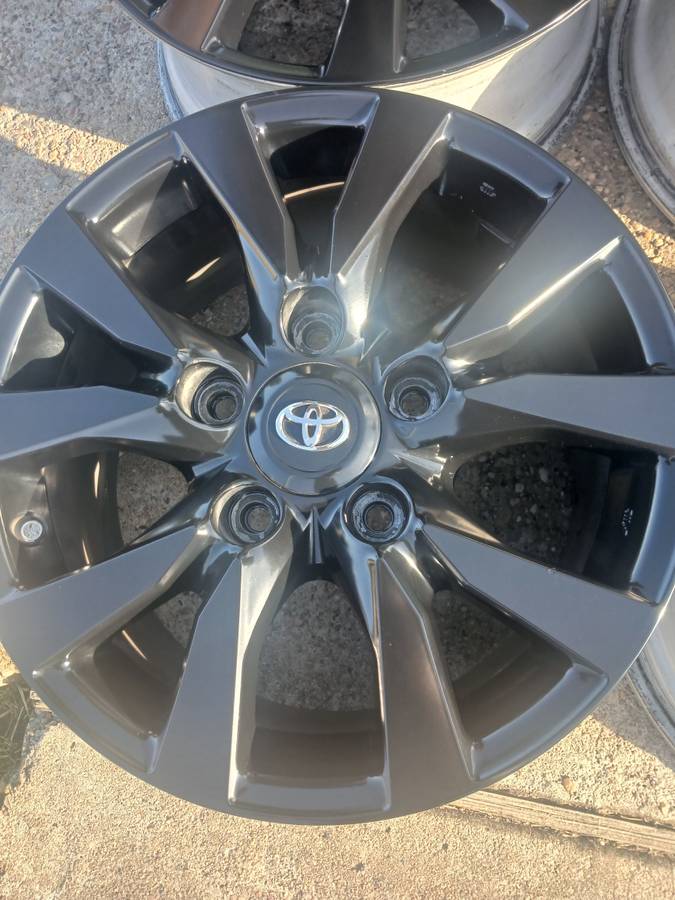 Toyota Black Wheels, čierna, dovoz USA — foto 2 z 6