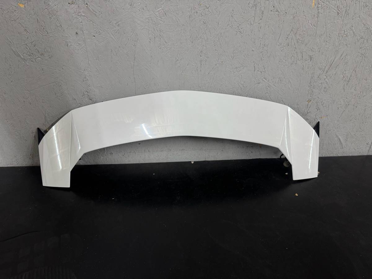 Upper Lamborghini Tailgate Spoiler, dovoz USA — foto 1 z 2 Upper Lamborghini Tailgate Spoiler, dovoz USA — foto 1 z 2
