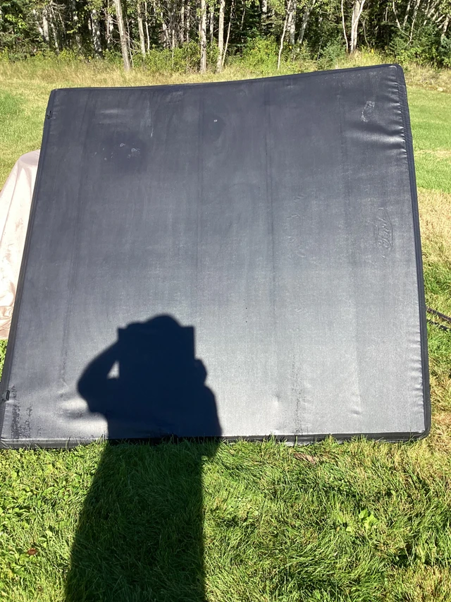 Genuine Ford Tonneau Cover, dovoz Kanada — foto 1 z 2 Genuine Ford Tonneau Cover, dovoz Kanada — foto 1 z 2