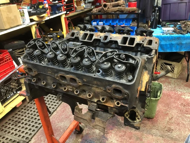Original 1967 Chev 283 V8 Engine With 2-speed Powerglide Transmi, dovoz Kanada — foto 1