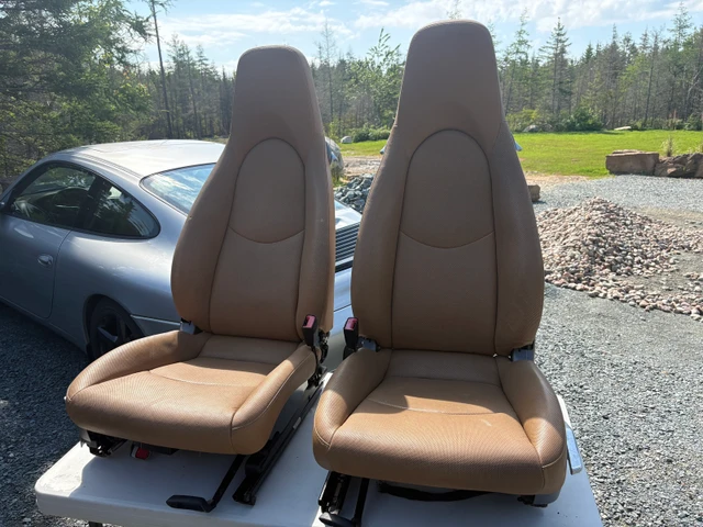 Porsche Seats, dovoz Kanada — foto 1 z 5 Porsche Seats, dovoz Kanada — foto 1 z 5