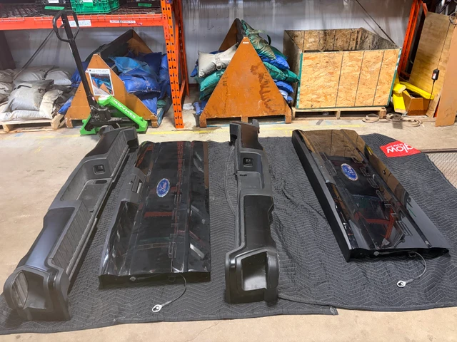 Two OE Ford Super Duty tailgates for sale. Selling separately., dovoz Kanada — foto 1