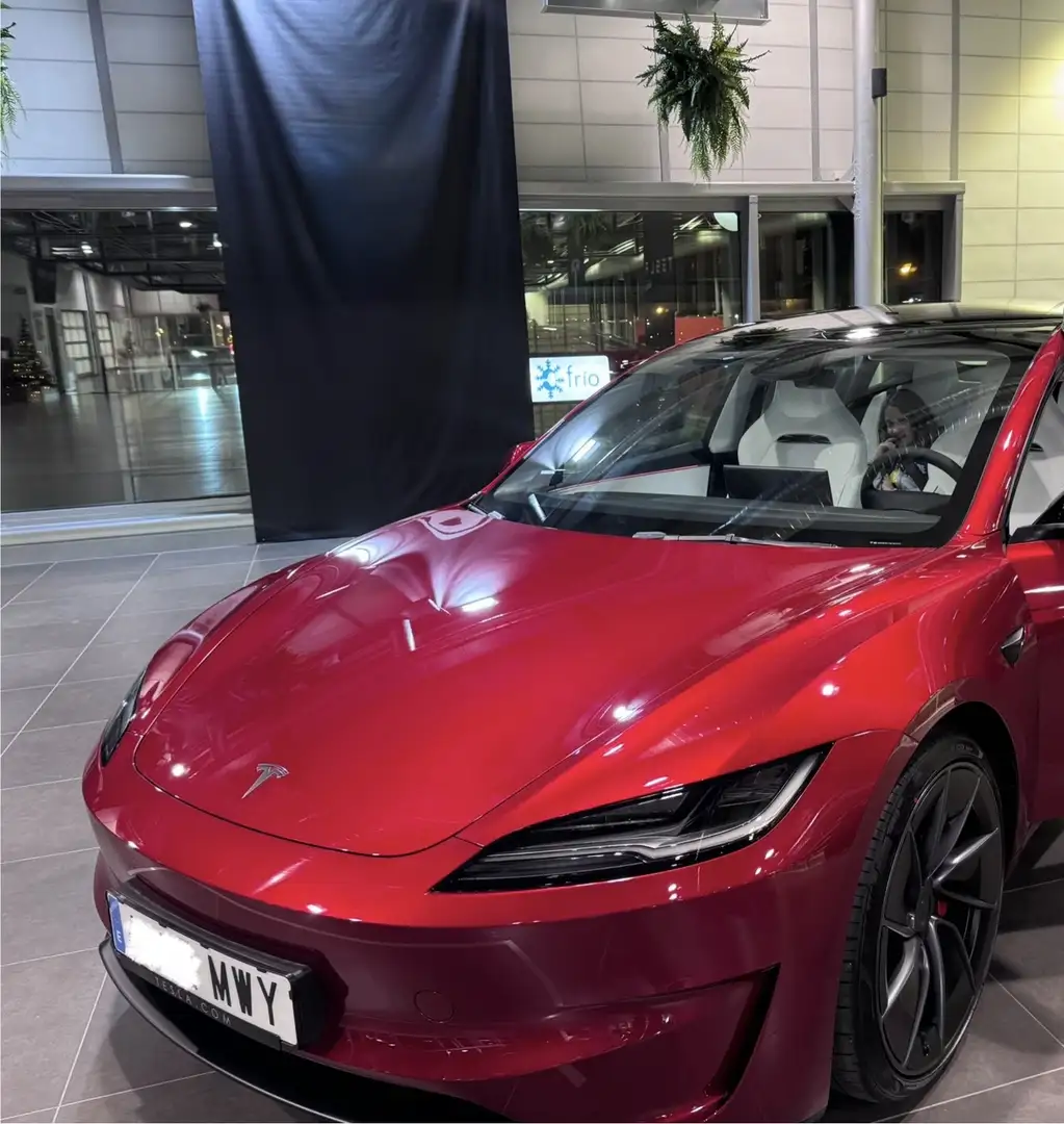 2024 Tesla Model 3, 17 000 km, Španielsko — foto 7 z 12