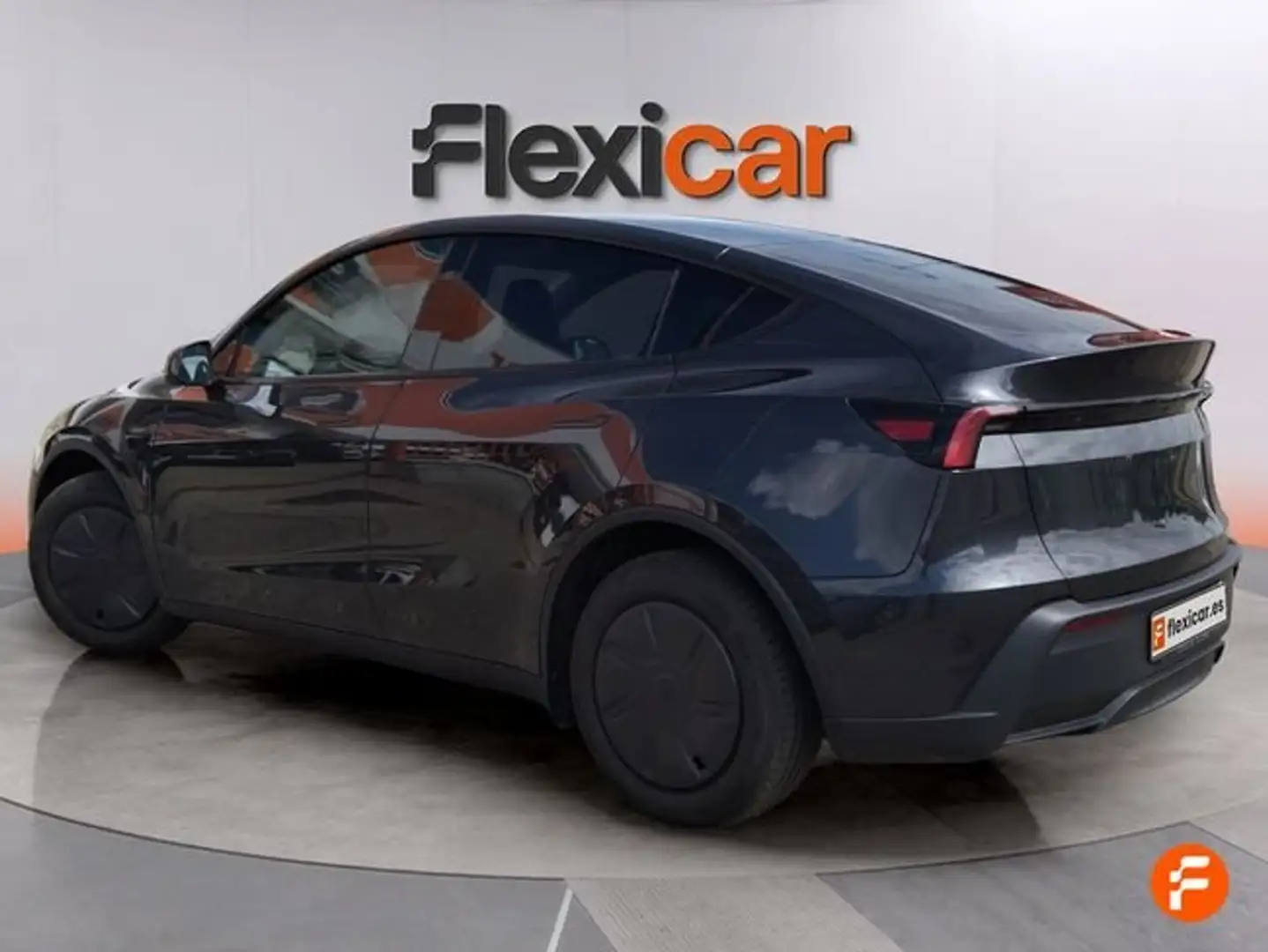 2026 Tesla Model Y, 620 km, Španielsko — foto 5 z 12