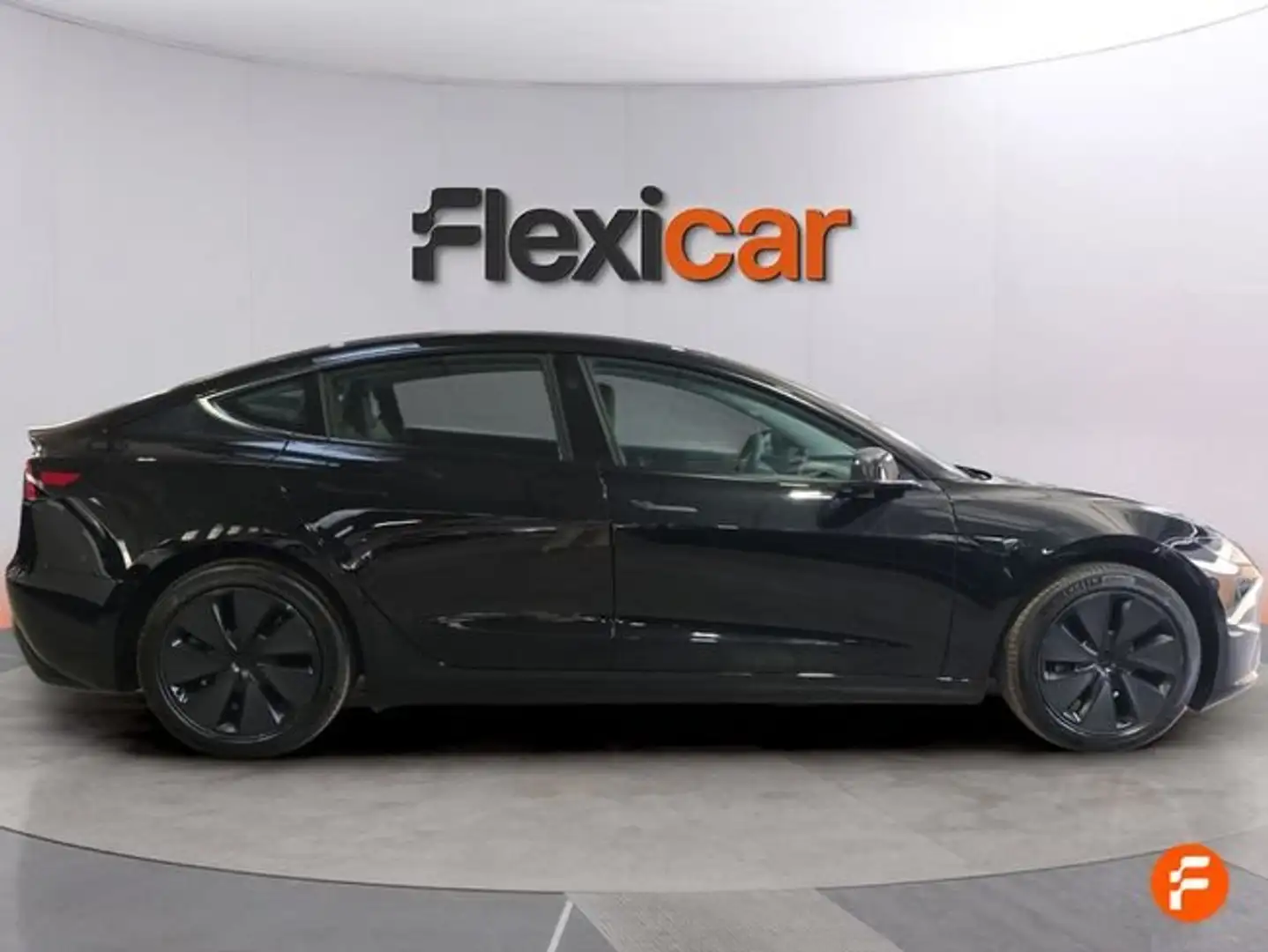 2025 Tesla Model 3, 12 754 km, Španielsko — foto 9 z 12