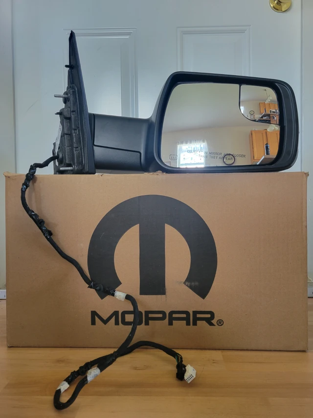 OE Mopar pravý Mirror | Save $400 | 2019-22 Ram 1500, dovoz Kanada — foto 1 | AMECAR OE Mopar pravý Mirror | Save $400 | 2019-22 Ram 1500, dovoz Kanada — foto 1