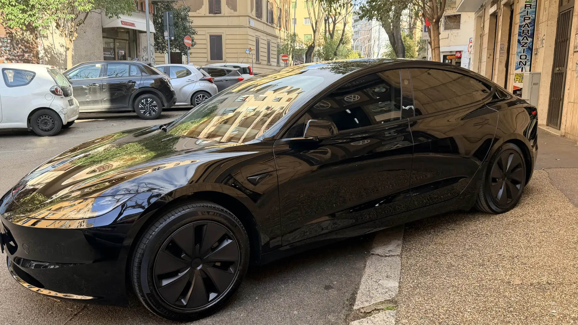 2025 Tesla Model 3, 18 500 km, Taliansko — foto 2 z 12