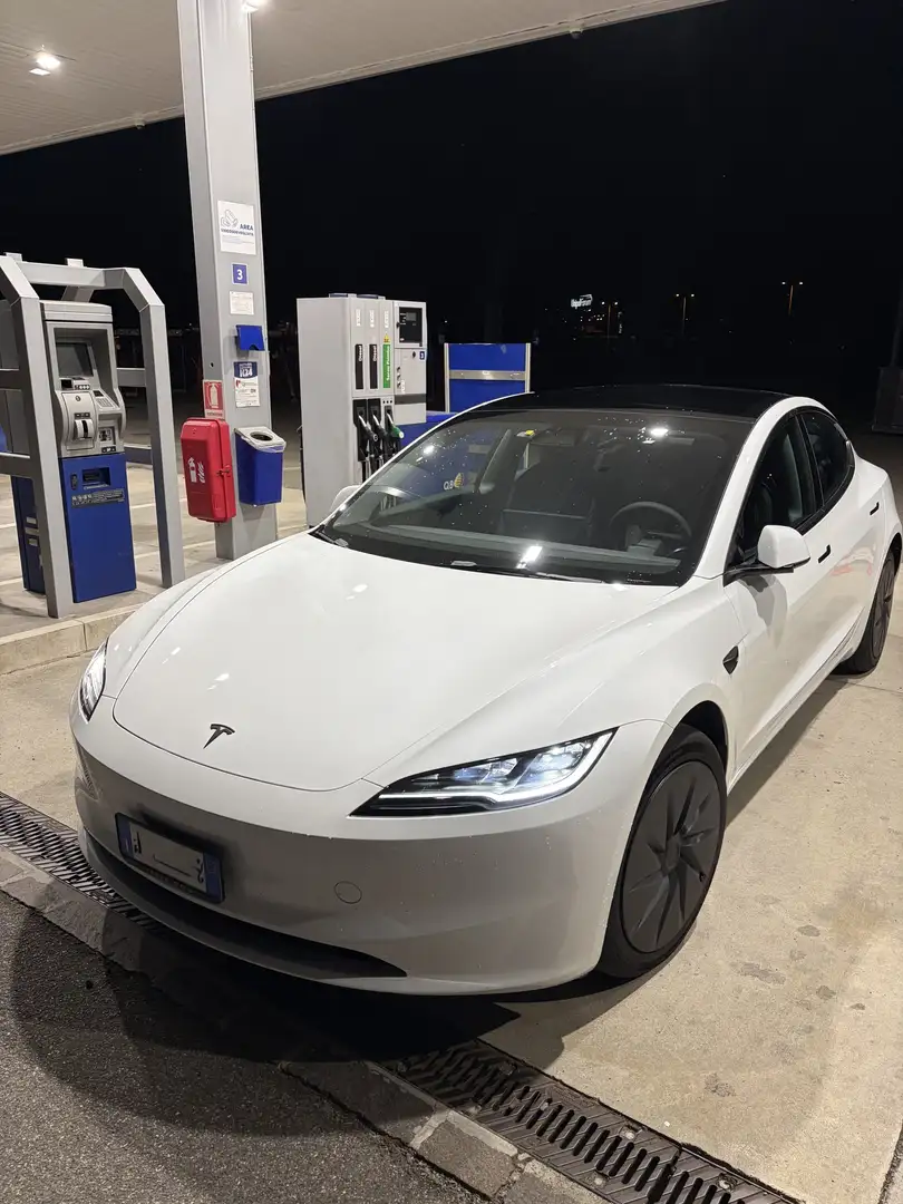 2026 Tesla Model 3, 3 000 km, Taliansko — foto 1