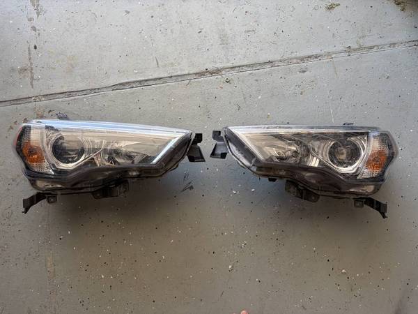 OE Toyota 4Runner LED světlomet, 2014–2024, dovoz USA — foto 1