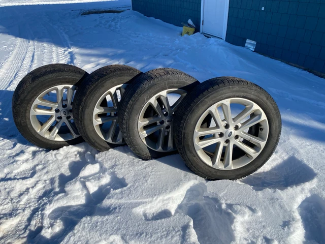 235/55r18 Michelin Latitude winter tires on factory ford rims, dovoz Kanada — foto 1