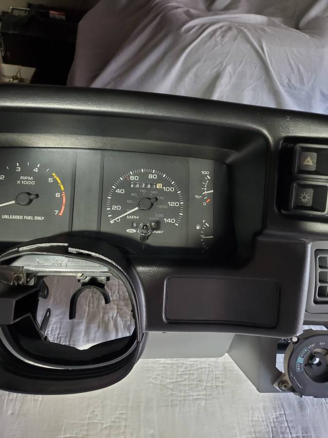 1987 to 1993 Ford Mustang GT complete dash, dovoz USA — foto 1