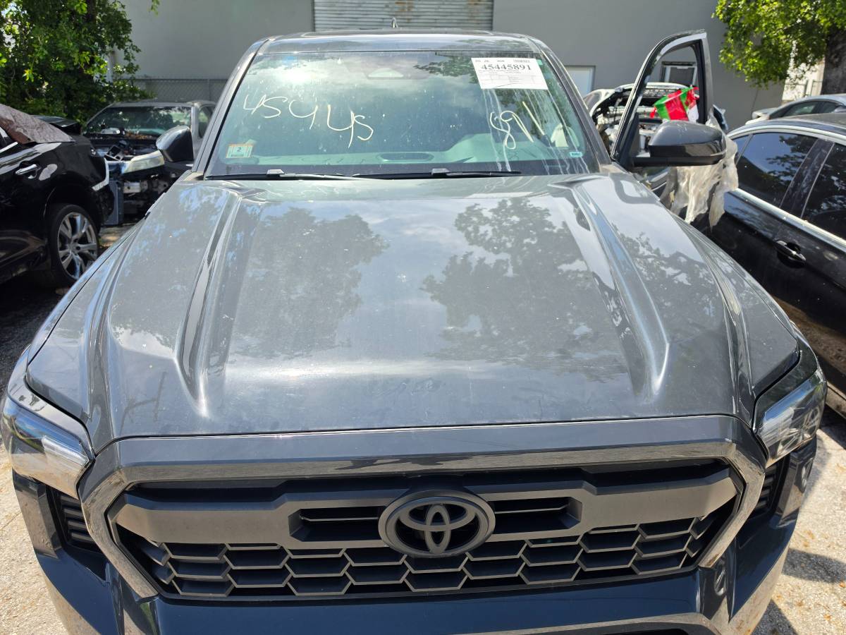 2025 Toyota Tacoma hybrid TRD OE kapota, dovoz USA — foto 1