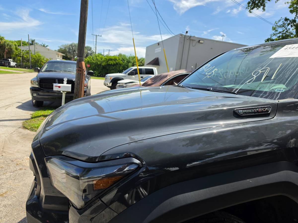 2025 Toyota Tacoma hybrid TRD OE kapota, dovoz USA — foto 6 z 7
