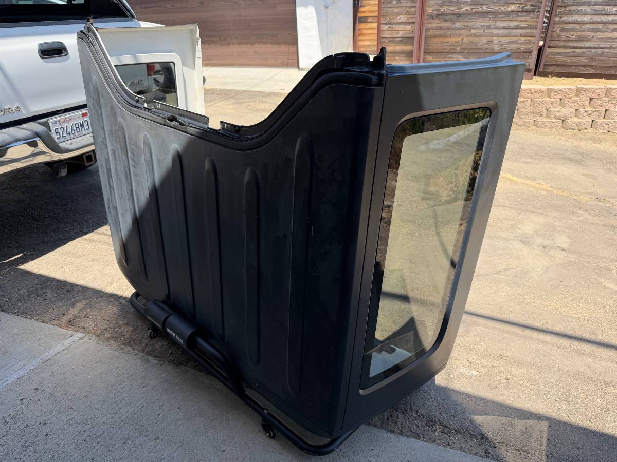 OE Jeep Wrangler JK 2-Door Hard Top, dovoz USA — foto 1