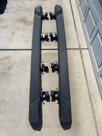 2020 - 2025 Jeep Gladiator Running Boards OE Like nový, dovoz USA — foto 1