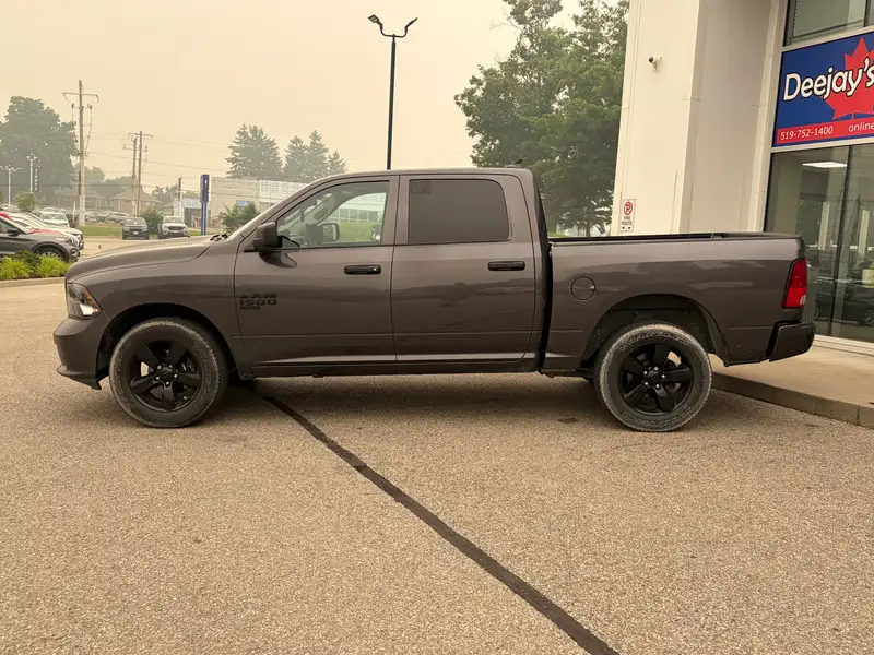 2023 RAM 1500 Classic, 54 196 km, dovoz Kanada — foto 2 z 12